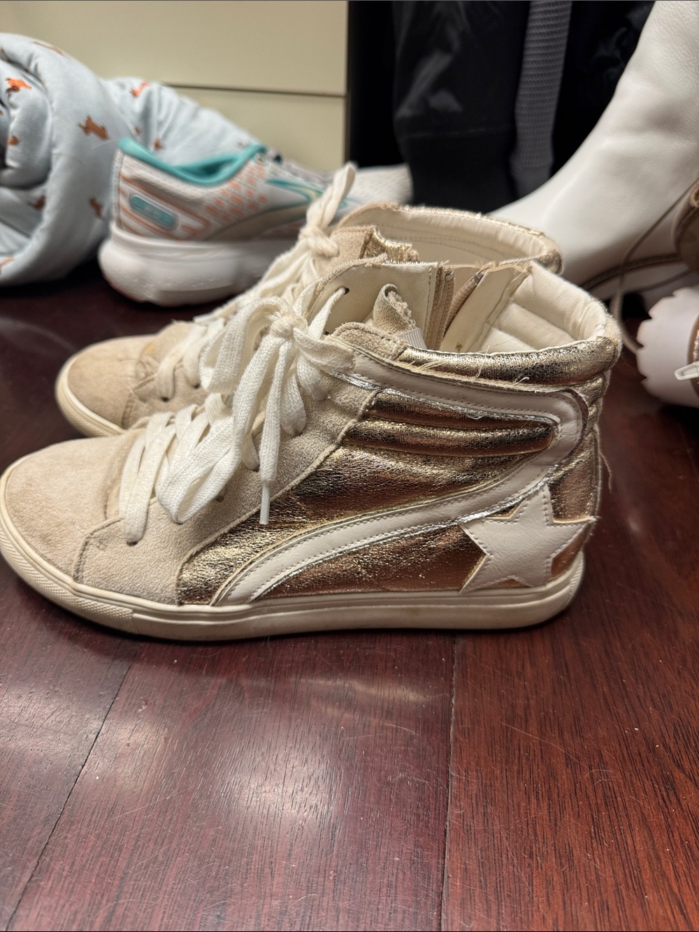 Nature Breeze Metallic Gold High-Top Sneakers with White Star